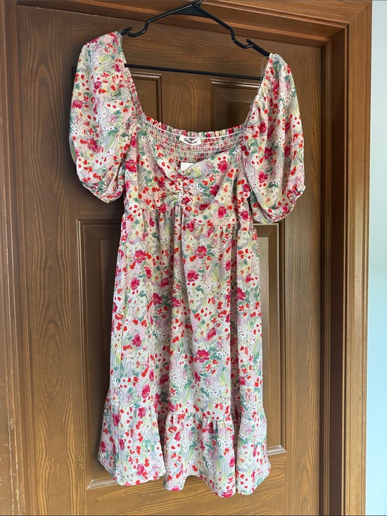 Dresses & Skirts - Women’s Floral Puff-Sleeve Casual Dress in Pink and Cream